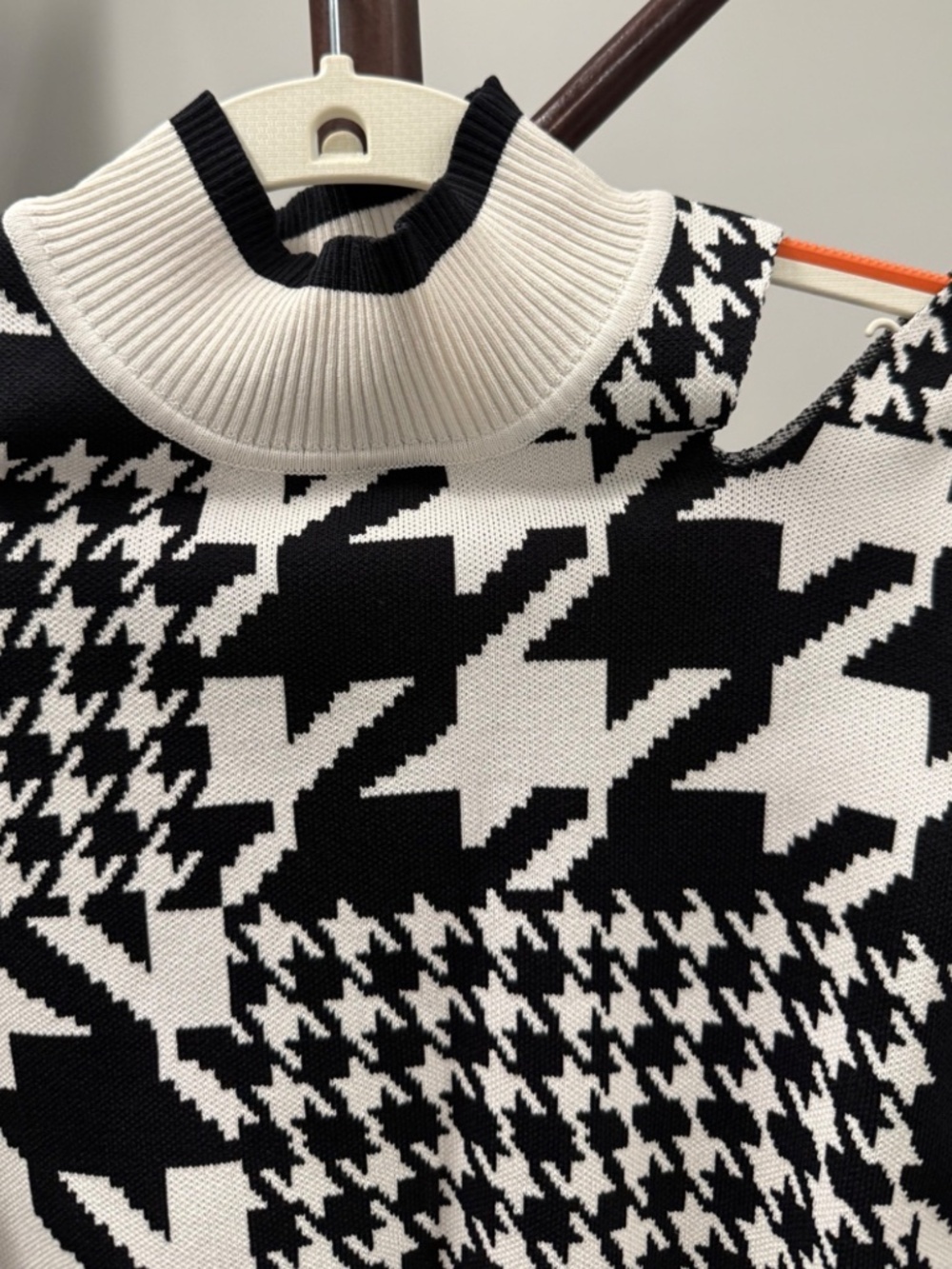 🖤🤍 Year Of Ours Houndstooth Winter Mock Neck Sweater - Picture 3 of 5